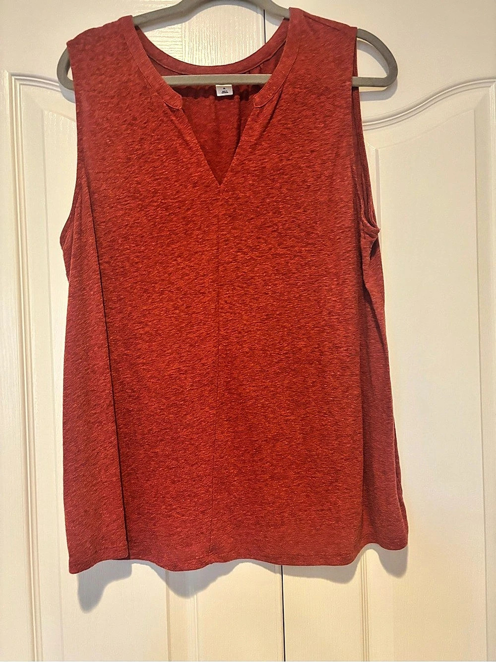 Old Navy Sleeveless V-Neck Top in Red Size XL